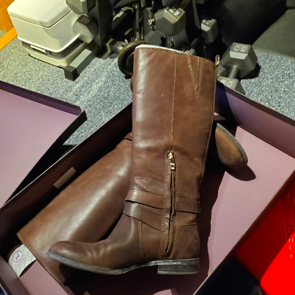 ENZO ANGIOLINI brown leather tall boots - Picture 3 of 5